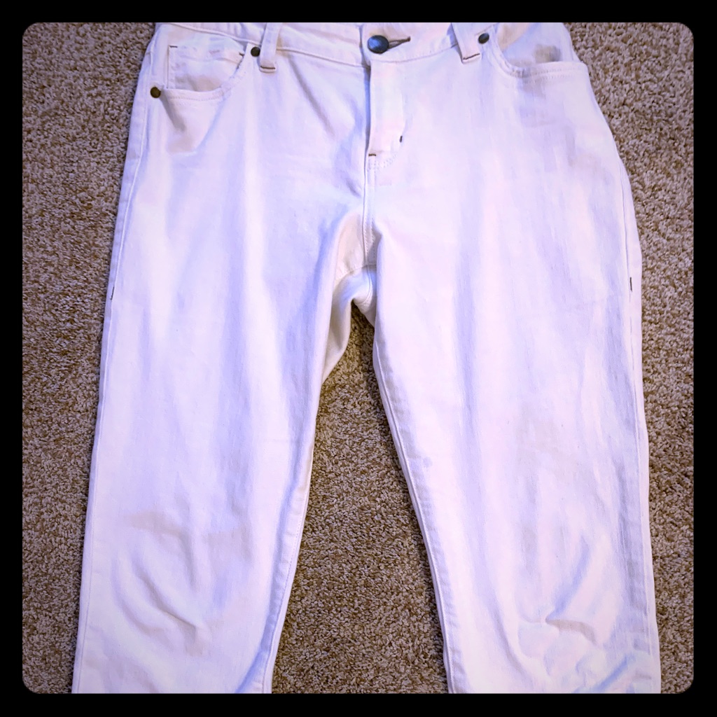 Cabi White Cuffed Capri